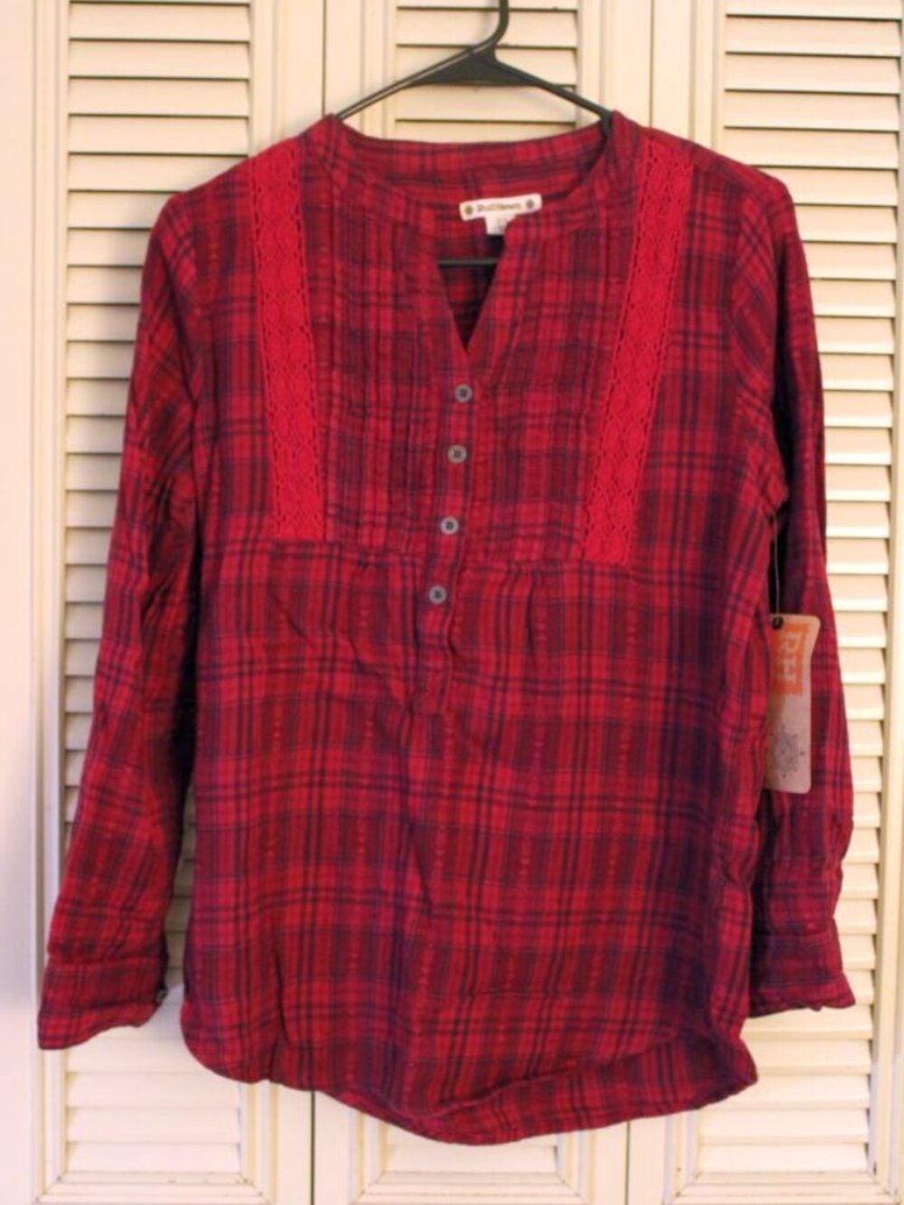 Ruff Hewn Women's Long-Sleeved Shirt & Charm Bracelet - NWT